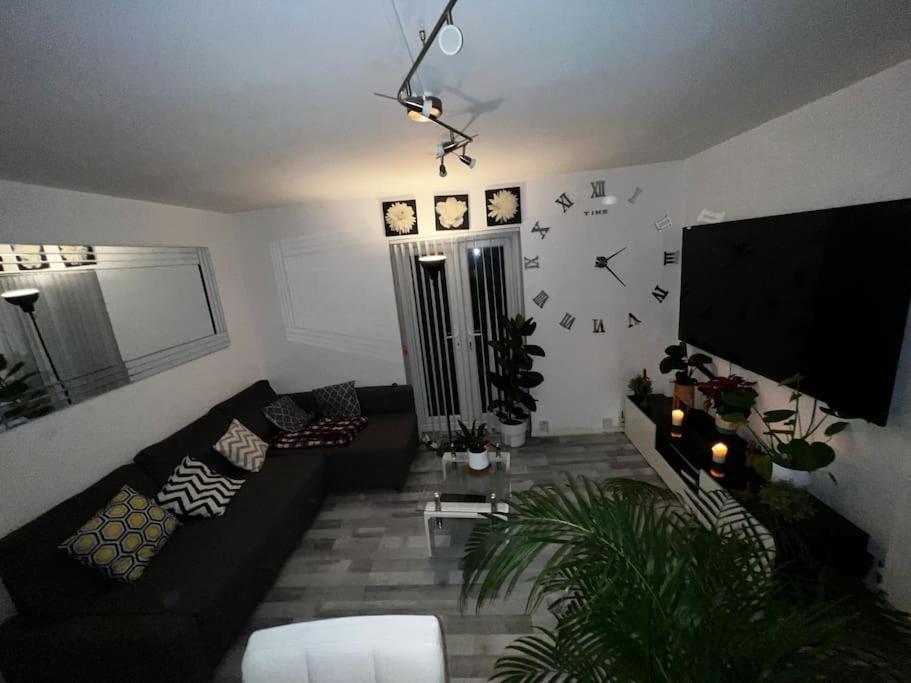 1-Bed Flat With Fast Wi-Fi In Prime Location 15Mins From Central London Exterior photo