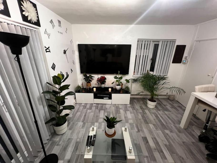 1-Bed Flat With Fast Wi-Fi In Prime Location 15Mins From Central London Exterior photo