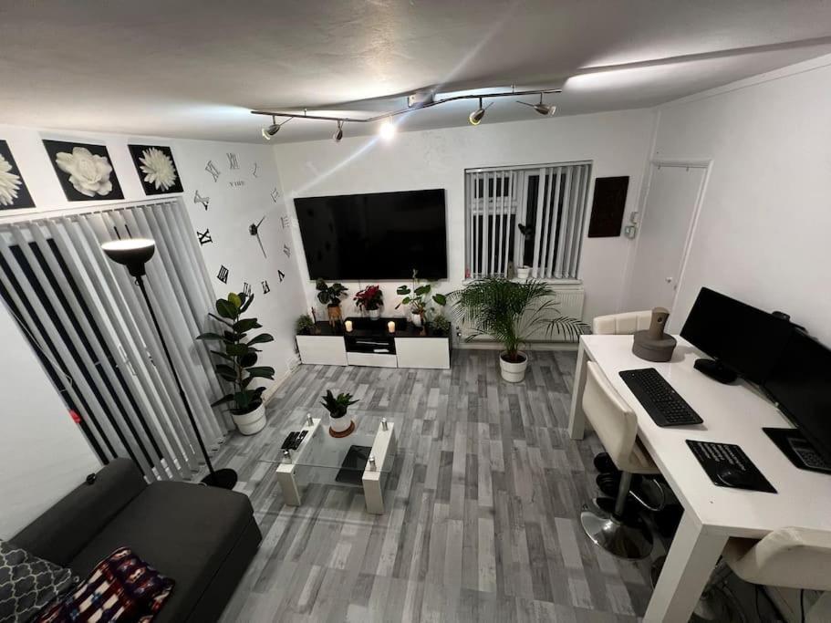 1-Bed Flat With Fast Wi-Fi In Prime Location 15Mins From Central London Exterior photo
