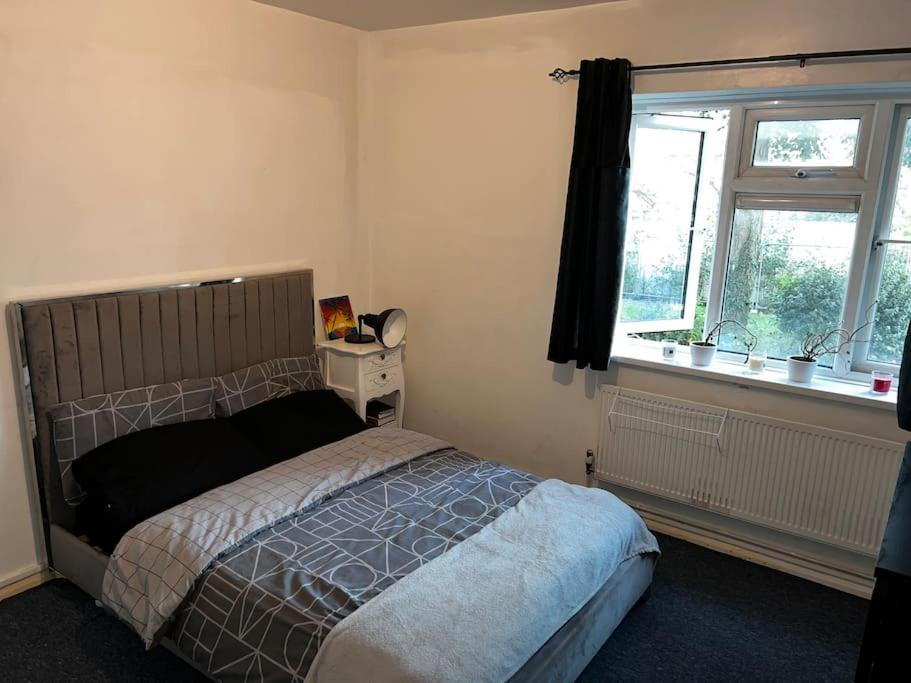 1-Bed Flat With Fast Wi-Fi In Prime Location 15Mins From Central London Exterior photo